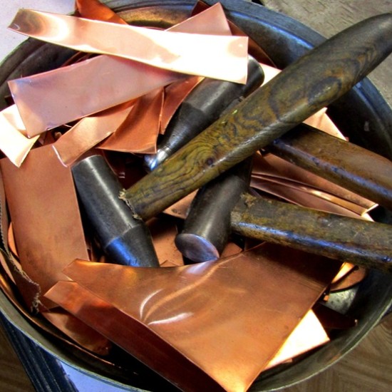 Древни занаяти, красиви накити и спираща дъха гледка с Работилничка по медникарство във Велико Търново от Makaroon