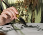 Цвят, вдъхновение и спомен в копринен шал в Работилница за рисувана коприна във Велико Търново от Makaroon Цвят, вдъхновение и спомен в копринен шал в Работилница за рисувана коприна във Велико Търново от Makaroon