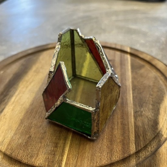 Потопете се в творческа атмосфера и създайте свой изящен свещник с Работилница по витраж във Велико Търново от Makaroon Потопете се в творческа атмосфера и създайте свой изящен свещник с Работилница по витраж във Велико Търново от Makaroon