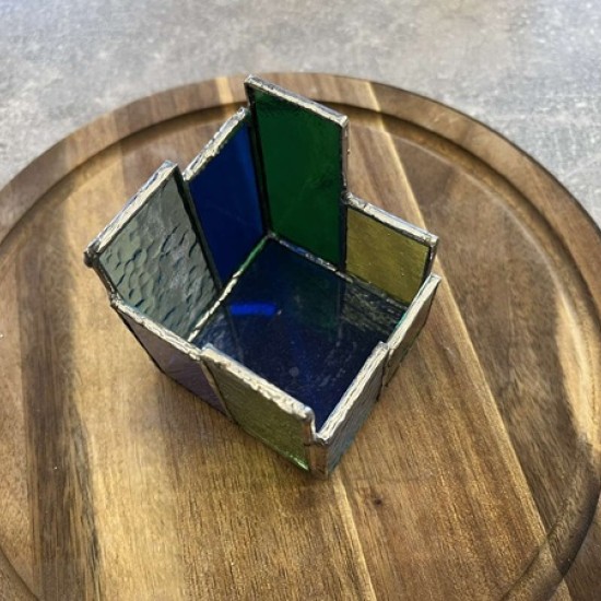 Потопете се в творческа атмосфера и създайте свой изящен свещник с Работилница по витраж във Велико Търново от Makaroon Потопете се в творческа атмосфера и създайте свой изящен свещник с Работилница по витраж във Велико Търново от Makaroon