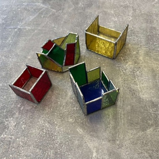 Потопете се в творческа атмосфера и създайте свой изящен свещник с Работилница по витраж във Велико Търново от Makaroon Потопете се в творческа атмосфера и създайте свой изящен свещник с Работилница по витраж във Велико Търново от Makaroon