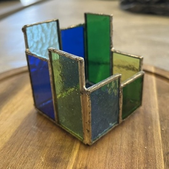 Потопете се в творческа атмосфера и създайте свой изящен свещник с Работилница по витраж във Велико Търново от Makaroon Потопете се в творческа атмосфера и създайте свой изящен свещник с Работилница по витраж във Велико Търново от Makaroon