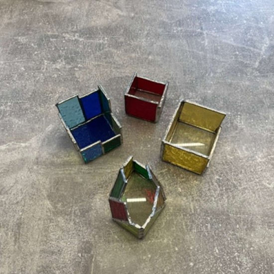 Потопете се в творческа атмосфера и създайте свой изящен свещник с Работилница по витраж във Велико Търново от Makaroon Потопете се в творческа атмосфера и създайте свой изящен свещник с Работилница по витраж във Велико Търново от Makaroon