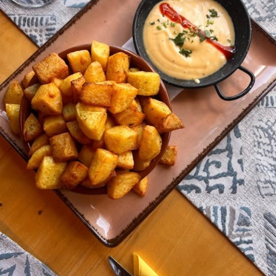 Насладете се на специална 3-степенна вечеря за двама с вкусовете на Испания в La Barraka Bistro от Makaroon