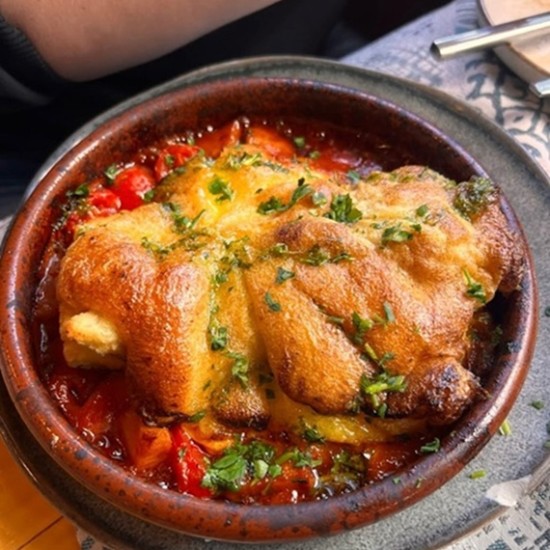 Насладете се на специална 3-степенна вечеря за двама с вкусовете на Испания в La Barraka Bistro от Makaroon