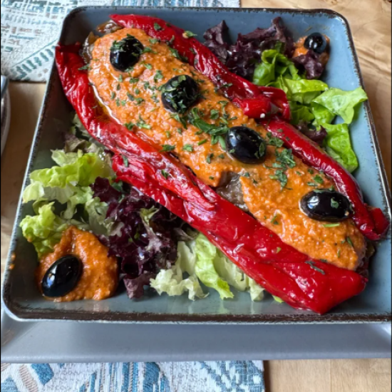 Насладете се на специална 3-степенна вечеря за двама с вкусовете на Испания в La Barraka Bistro от Makaroon