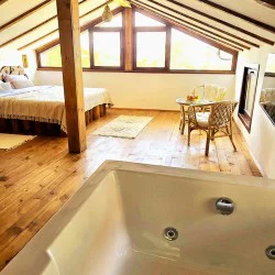 Сред природата с „Нощувка във Вила Панорама 2“ в с. Лещен Сред природата с „Нощувка във Вила Панорама 2“ в с. Лещен