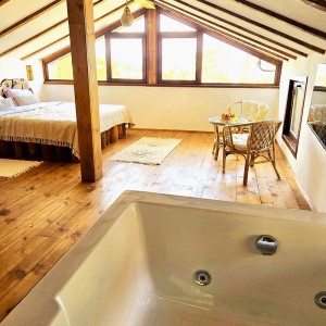 Сред природата с „Нощувка във Вила Панорама 2“ в с. Лещен Сред природата с „Нощувка във Вила Панорама 2“ в с. Лещен