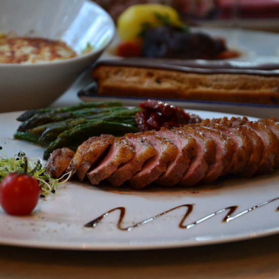 Френска гурме кухня: Дегустация на петстепенно меню за двама в Лили Фам | Makaroon.bg