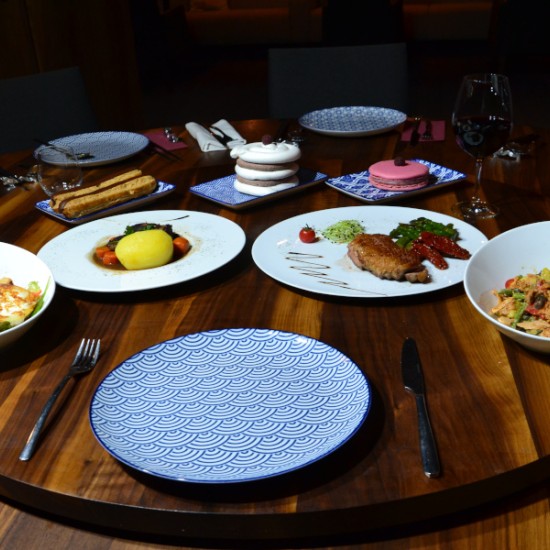 Френска гурме кухня: Дегустация на петстепенно меню за двама в Лили Фам | Makaroon.bg