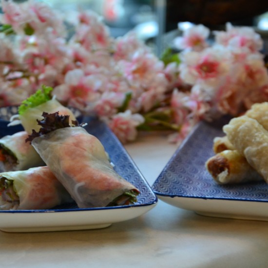 Виетнамска кухня: Кулинарен подарък - дегустация на седемстепенно меню за двама | Makaroon.bg