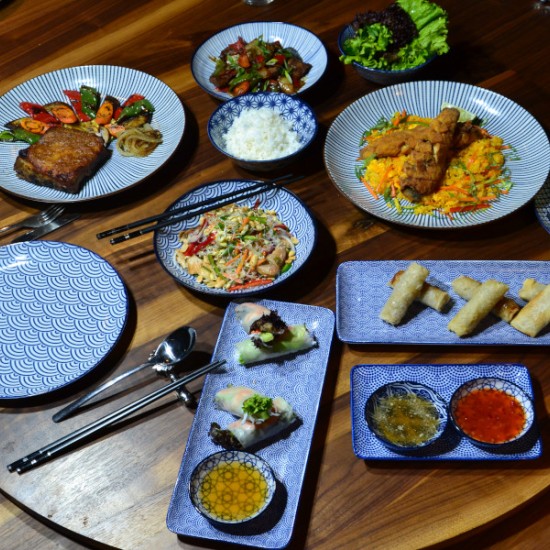 Виетнамска кухня: Кулинарен подарък - дегустация на седемстепенно меню за двама | Makaroon.bg