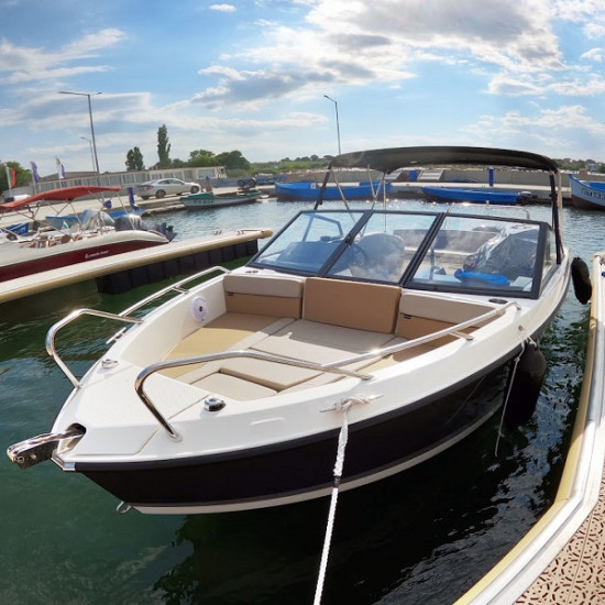 Разходка с моторна лодка край Созопол от Макароон