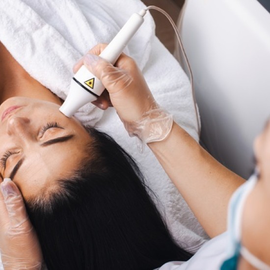 Погрижете се за кожата на лицето с LPG терапия от Makaroon