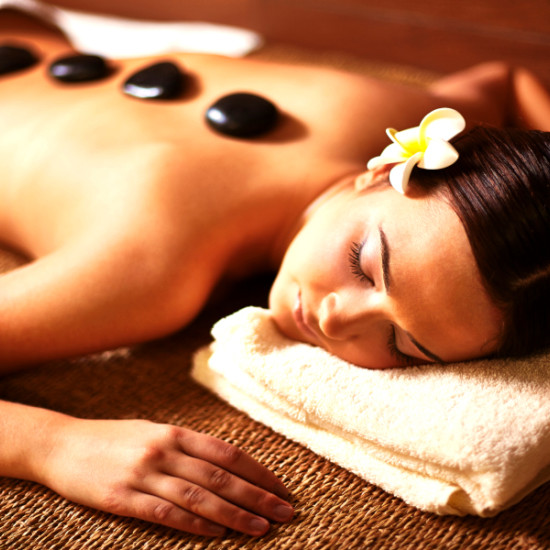 Малайзийски масаж на цяло тяло и лице: 50 минути | Makaroon.bg