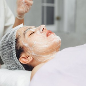 Нежен гликолов пилинг за красива и чиста кожа