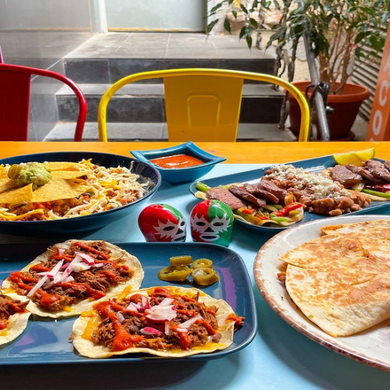 Мексиканска кухня: Дегустация на четиристепенно меню за двама в Такотека  от Макароон