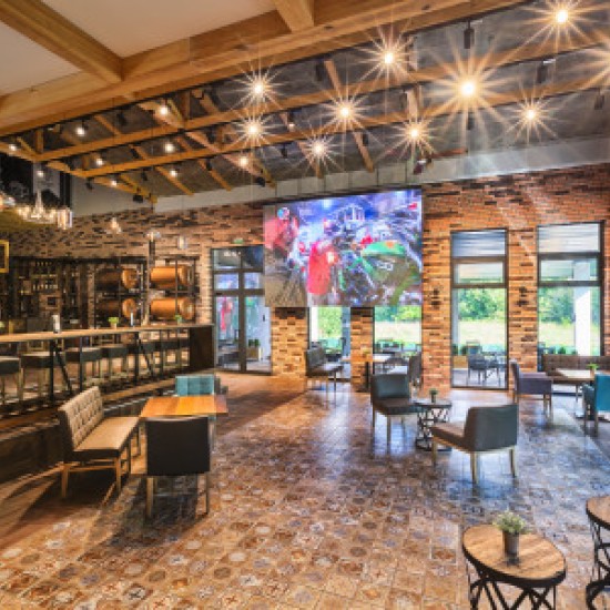 Подарете едно бягство от града с “Нощувка за двама с домашен любимец + Винен тур”  в Midalidare Gastro Pub от Makaroon