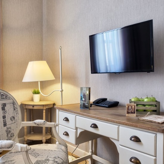 Among wine, nature and good food with "Overnight stay and wine tour at Midalidare Hotel & Spa" from Makaroon