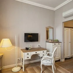 В Долината на виното за двама с "Нощувка и винен тур в Midalidare Hotel & Spa"