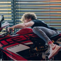 Почувствайте скоростта на MotoGP с мото симулатор Ducati Panigale - 30 мин.