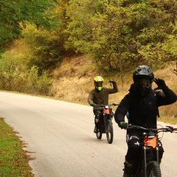 Приключенски тур с електрически мотор за един човек край Мелник  Приключенски тур с електрически мотор за един човек край Мелник