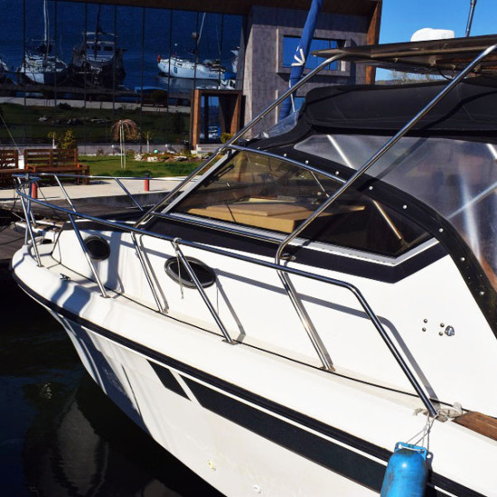 Наем на моторна яхта във Варна за 8 човека от Makaroon