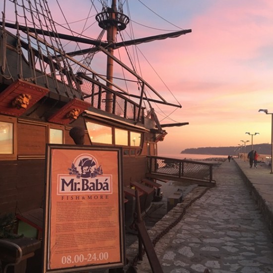 Вкусово преживяване на брега на морето в ресторант Mr. Baba, Варна от Makaroon