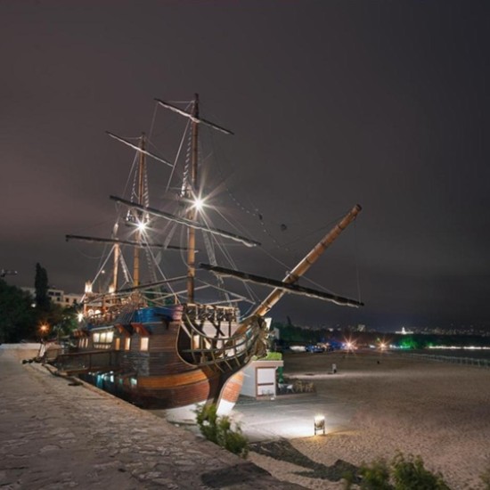 Вкусово преживяване на брега на морето в ресторант Mr. Baba, Варна от Makaroon