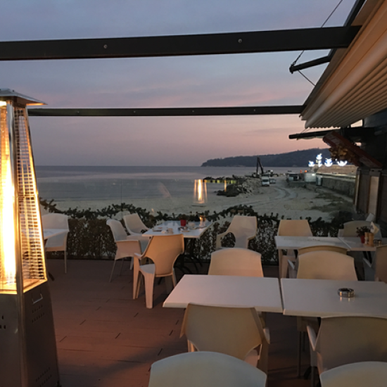 Вкусово преживяване на брега на морето в ресторант Mr. Baba, Варна от Makaroon