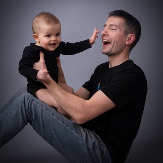 Capture the most intimate moments between you in photos with a Professional "Mom and Me" or "Dad and Me" Photo Session from Makaroon Capture the most intimate moments between you in photos with a Professional "Mom and Me" or "Dad and Me" Photo Session from Makaroon