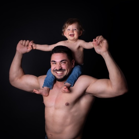 Capture the most intimate moments between you in photos with a Professional "Mom and Me" or "Dad and Me" Photo Session from Makaroon Capture the most intimate moments between you in photos with a Professional "Mom and Me" or "Dad and Me" Photo Session from Makaroon