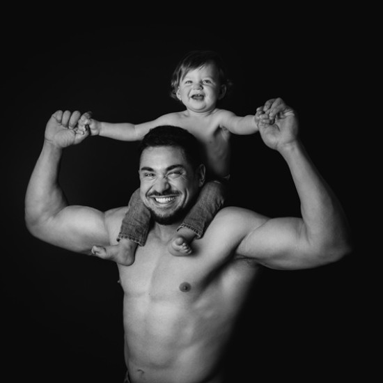 Capture the most intimate moments between you in photos with a Professional "Mom and Me" or "Dad and Me" Photo Session from Makaroon Capture the most intimate moments between you in photos with a Professional "Mom and Me" or "Dad and Me" Photo Session from Makaroon
