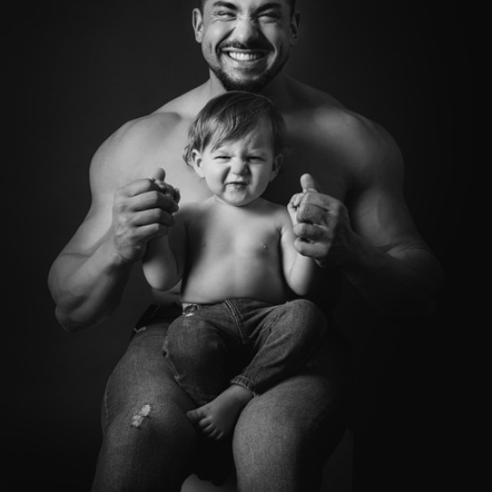 Capture the most intimate moments between you in photos with a Professional "Mom and Me" or "Dad and Me" Photo Session from Makaroon Capture the most intimate moments between you in photos with a Professional "Mom and Me" or "Dad and Me" Photo Session from Makaroon