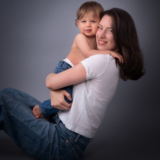 Capture the most intimate moments between you in photos with a Professional "Mom and Me" or "Dad and Me" Photo Session from Makaroon Capture the most intimate moments between you in photos with a Professional "Mom and Me" or "Dad and Me" Photo Session from Makaroon