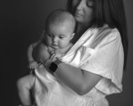 Capture the most intimate moments between you in photos with a Professional "Mom and Me" or "Dad and Me" Photo Session from Makaroon