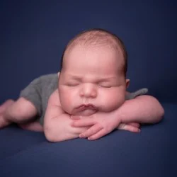 Професионална фотосесия за новородени Професионална фотосесия за новородени