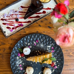 Сладки изкушения с „Десертно меню за двама в Opera Garden, Бургас“