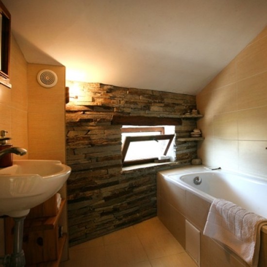 Уют, красиви гледки и автентична българска атмосфера с нощувка за двама в Етно хотел Осмарски къщи от Makaroon Уют, красиви гледки и автентична българска атмосфера с нощувка за двама в Етно хотел Осмарски къщи от Makaroon