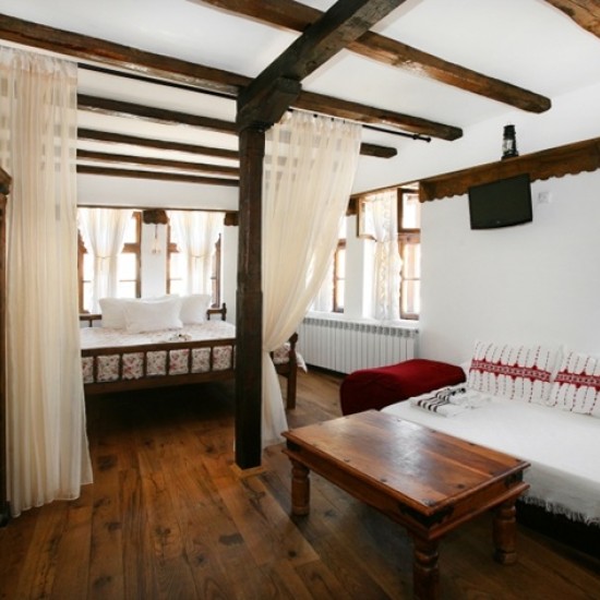 Подарете си пълноценен отдих с усещане за автентичност с нощувка за двама в Етно хотел Осмарски къщи от Makaroon Подарете си пълноценен отдих с усещане за автентичност с нощувка за двама в Етно хотел Осмарски къщи от Makaroon