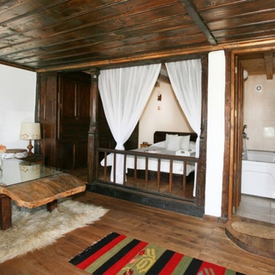 Подарете си пълноценен отдих с усещане за автентичност с нощувка за двама в Етно хотел Осмарски къщи от Makaroon Подарете си пълноценен отдих с усещане за автентичност с нощувка за двама в Етно хотел Осмарски къщи от Makaroon