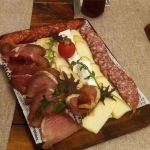 Дегустация на 3 вида вино в ресторант-галерия за двама в Пловдив Дегустация на 3 вида вино в ресторант-галерия за двама в Пловдив