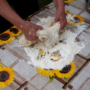 Работилница за козунак в традиционна домашна обстановка в Садово за 4 души