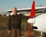 Урок по пилотиране на двуместен самолет в района на Пловдив | Makaroon.bg