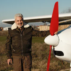 Урок по пилотиране на двуместен самолет в района на Пловдив