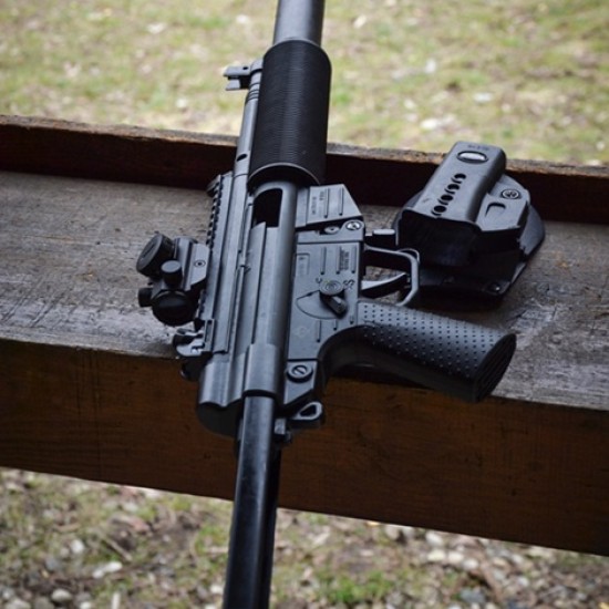 Станете истински екшън герой с Обучение по използване на огнестрелно оръжие на снимачна площадка от Makaroon