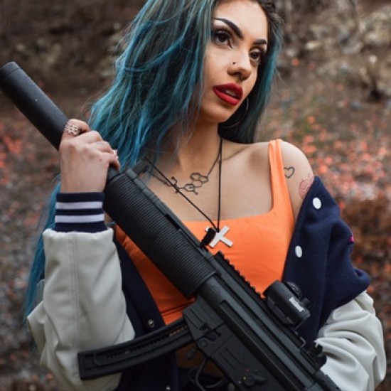 Станете истински екшън герой с Обучение по използване на огнестрелно оръжие на снимачна площадка от Makaroon