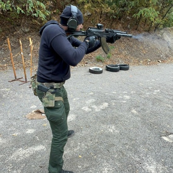 Научете тайните на използването на автомат „Калашников“ с професионално обучение от Makaroon