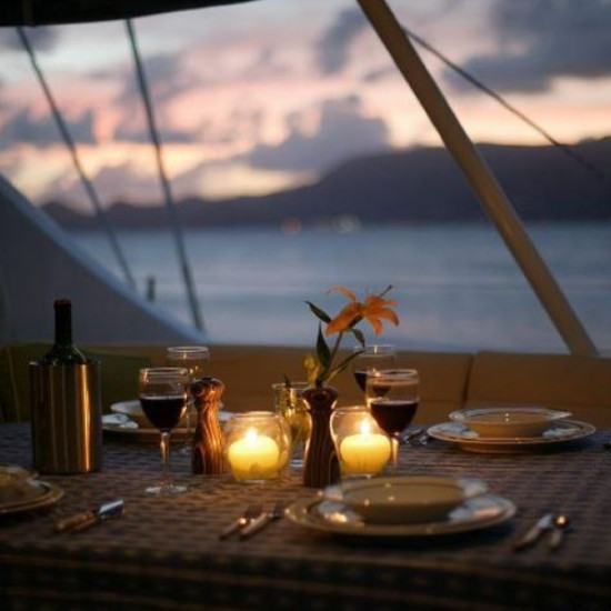 Романтична вечеря на яхта в Несебър по залез слънце от Макароон