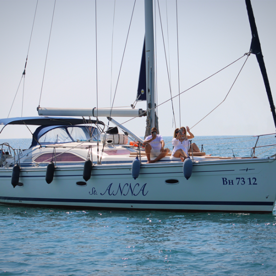 Романтична вечеря за двама и нощувка на яхта във Варна от Макароон